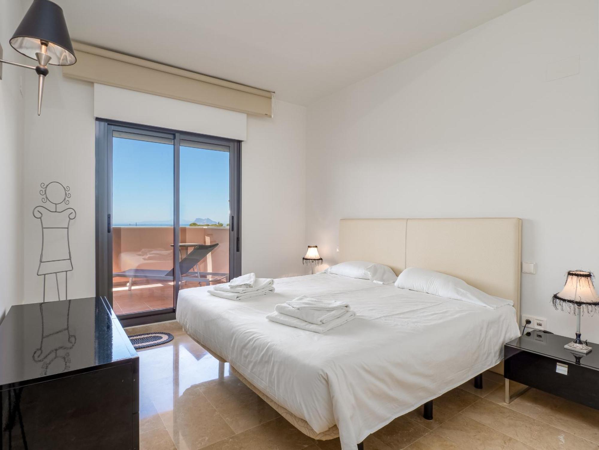 2055-Superb 2Bedrooms Apt, Gibraltar And Sea View Манилва Экстерьер фото